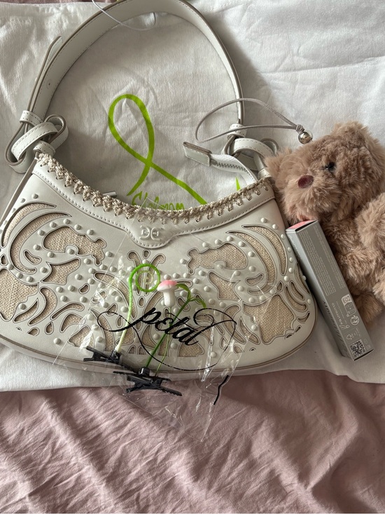 R.E.M. Beauty Handbags - White Leather Shoulder Bag with Decorative Cutwork and Braided Trim